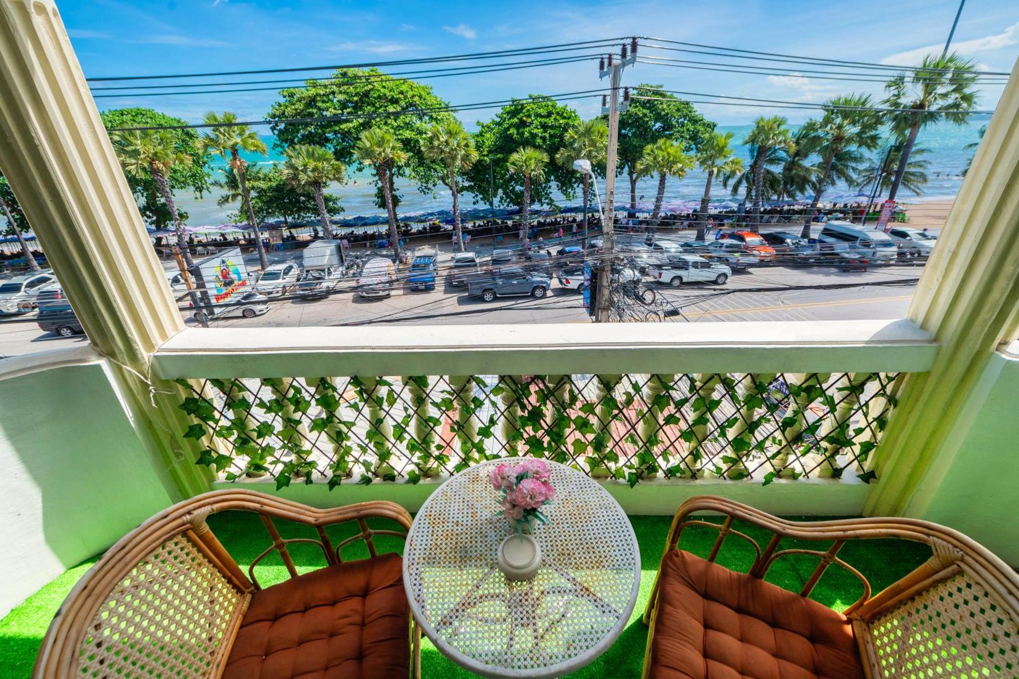 Happy Vikings - Beachfront Jomtien Habitación foto